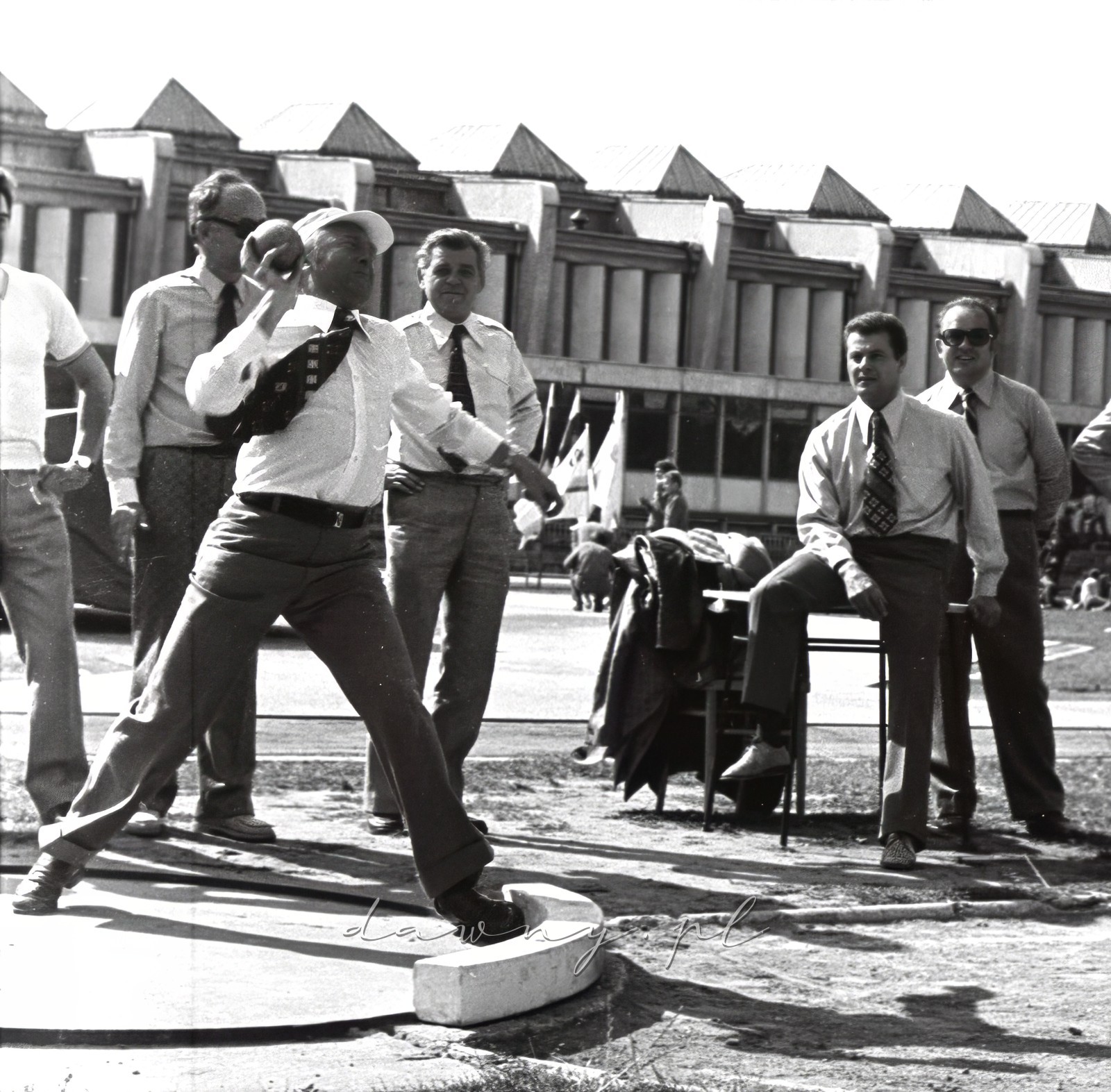 4-5 września 1976 roku. I Spartakiada Pracowników Przemysłu Szklarskiego i Ceramicznego, AWF Warszawa. Fot. Bolesław Szulim.