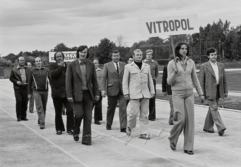 4-5 września 1976 roku. I Spartakiada Pracowników Przemysłu Szklarskiego i Ceramicznego, AWF Warszawa. Fot. Bolesław Szulim.