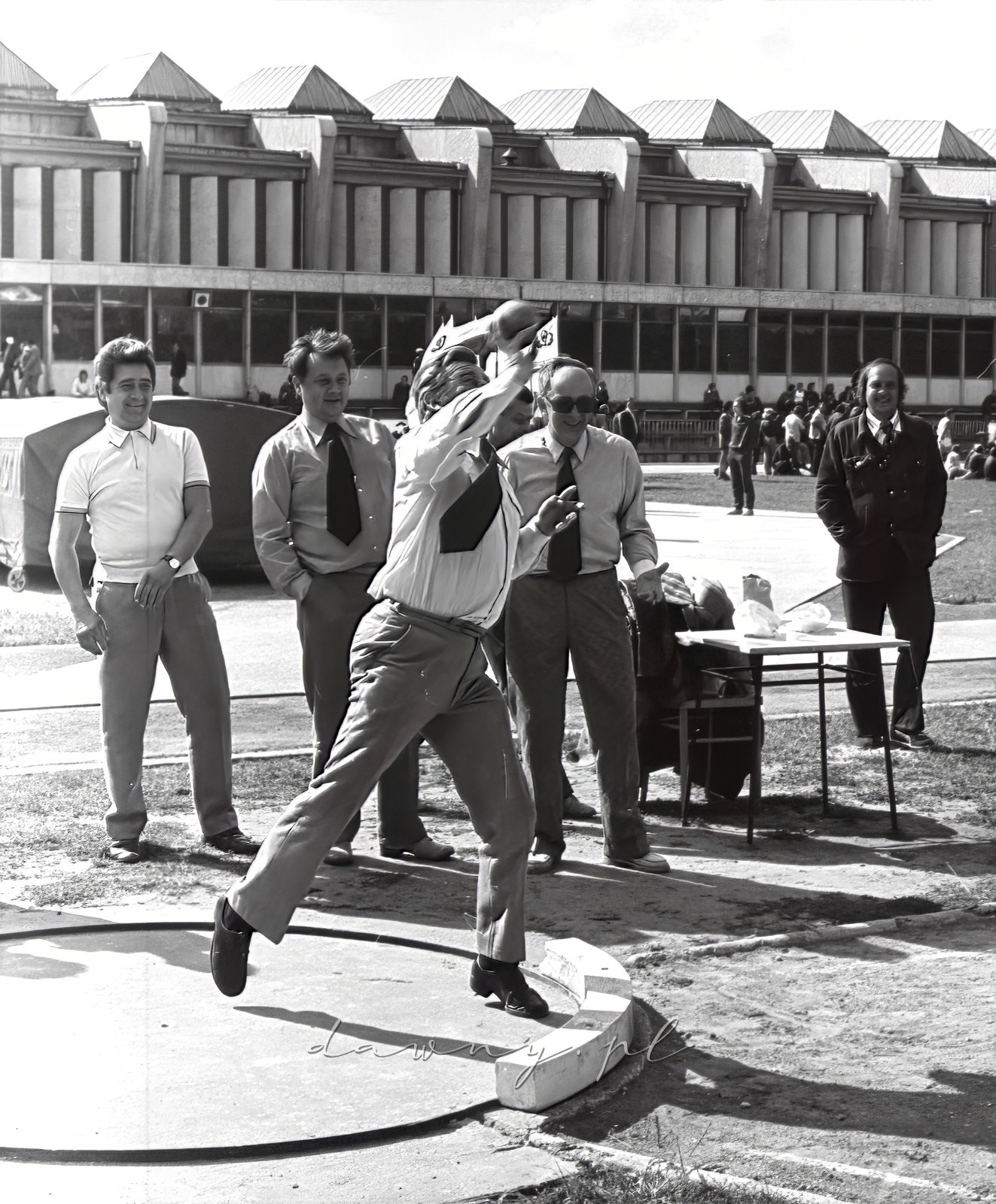 4-5 września 1976 roku. I Spartakiada Pracowników Przemysłu Szklarskiego i Ceramicznego, AWF Warszawa. Fot. Bolesław Szulim.