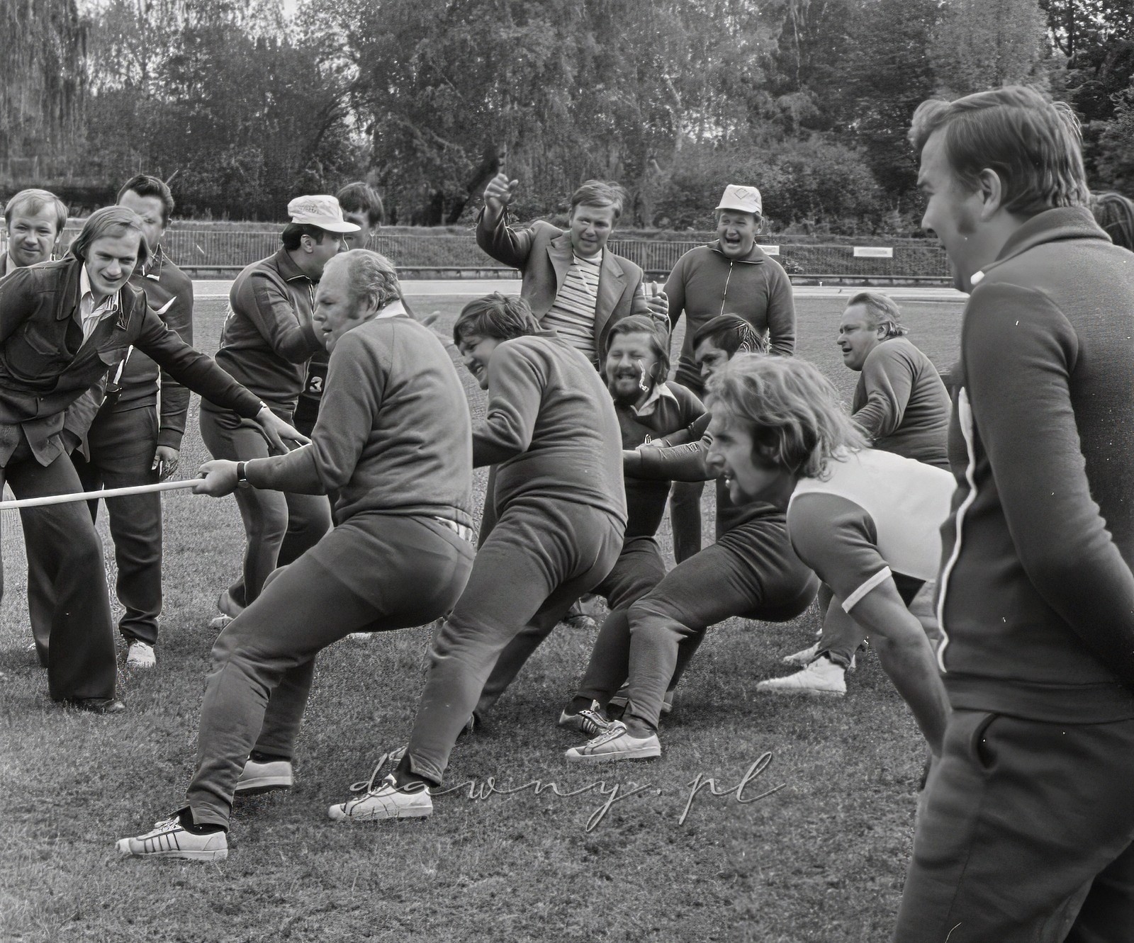 4-5 września 1976 roku. I Spartakiada Pracowników Przemysłu Szklarskiego i Ceramicznego, AWF Warszawa. Fot. Bolesław Szulim.