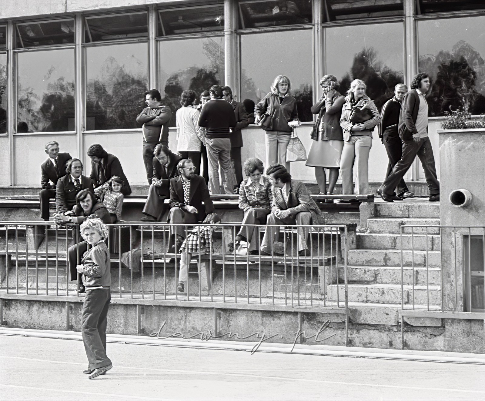 4-5 września 1976 roku. I Spartakiada Pracowników Przemysłu Szklarskiego i Ceramicznego, AWF Warszawa. Fot. Bolesław Szulim.