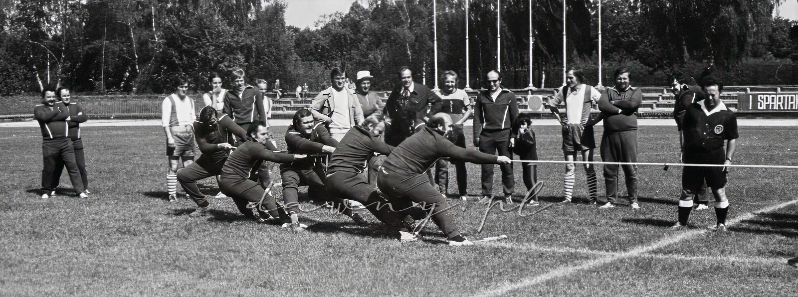 4-5 września 1976 roku. I Spartakiada Pracowników Przemysłu Szklarskiego i Ceramicznego, AWF Warszawa. Fot. Bolesław Szulim.