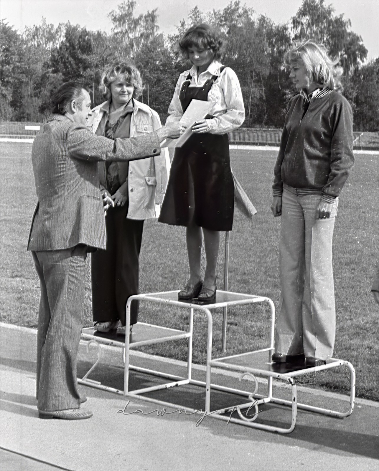 4-5 września 1976 roku. I Spartakiada Pracowników Przemysłu Szklarskiego i Ceramicznego, AWF Warszawa. Fot. Bolesław Szulim.