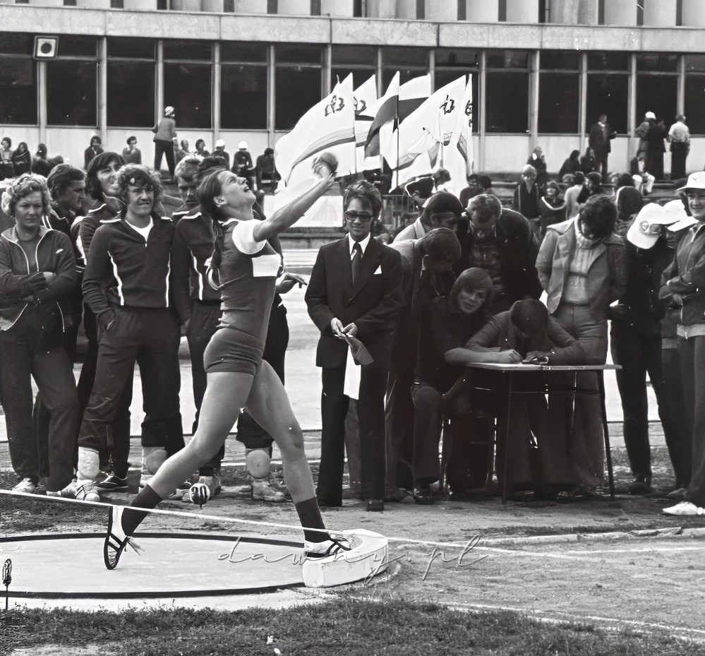 4-5 września 1976 roku. I Spartakiada Pracowników Przemysłu Szklarskiego i Ceramicznego, AWF Warszawa. Fot. Bolesław Szulim.