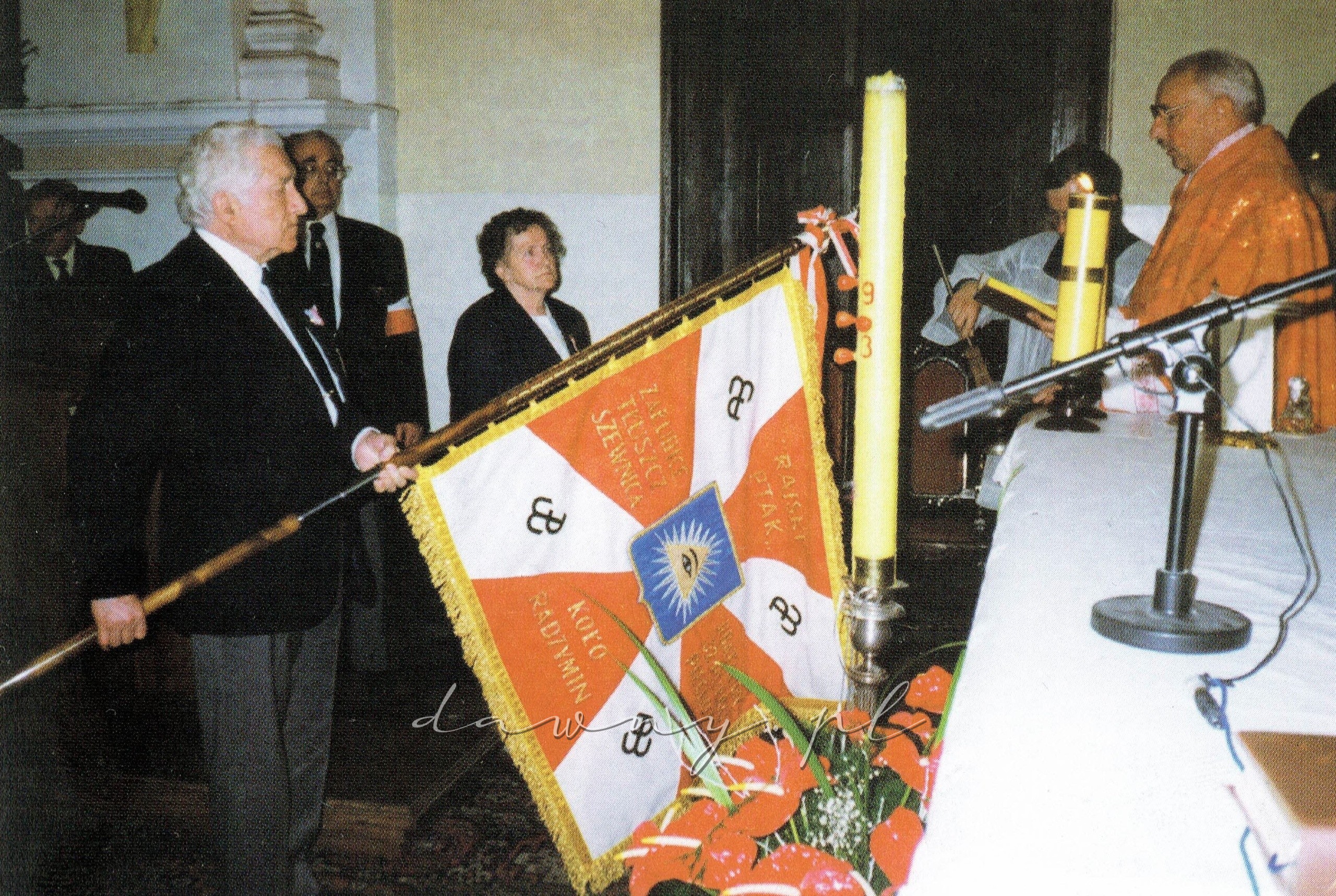 Poświęcenie sztandaru radzymińskich Żołnierzy AK obwodu "Rajski Ptak"