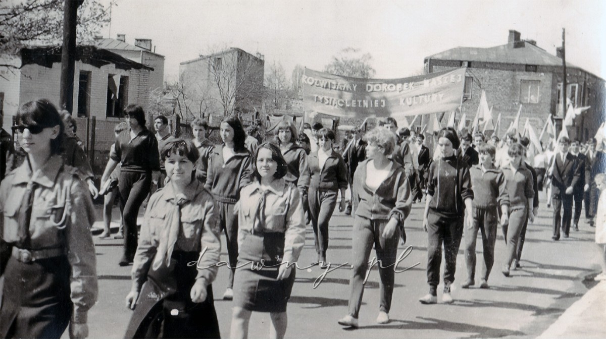 Pochód pierwszomajowy w Wołominie, rok 1966