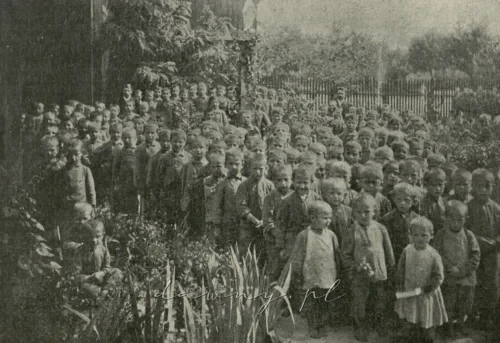 Kolonia sierot w Drewnicy, rok 1899.